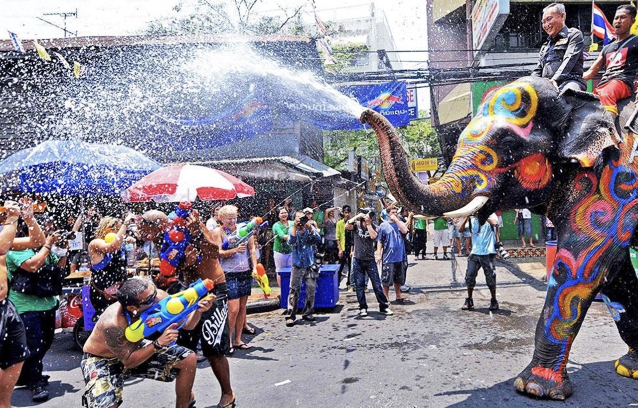 Lễ hội té nước Songkran tại Thái Lan năm 2023