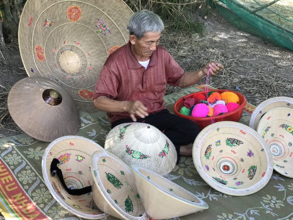 Tour thăm làng nghề nón và gốm xưa tại Bình Định