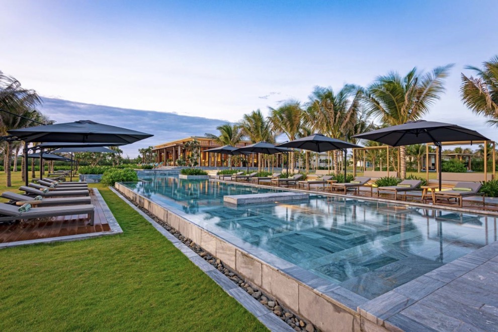 Hồ bơi tại Maia Resort
